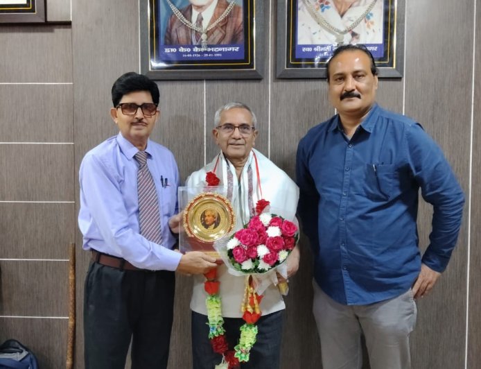 डॉ अतुल कृष्ण को महाकवि गोपाल दास नीरज सम्मान