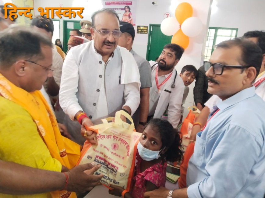 मंत्री ने टीबी रोगियों को वितरण किया पोषण पोटली