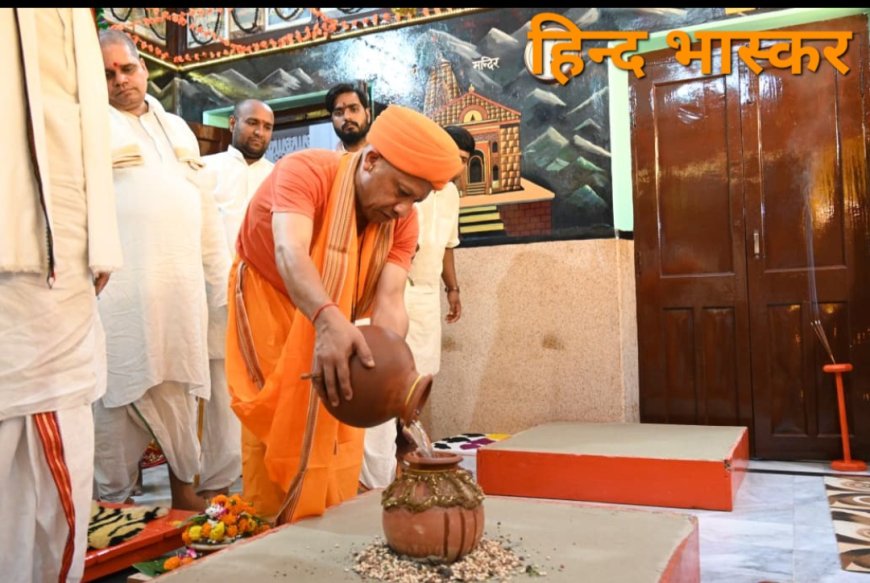 गोरक्षपीठाधीश्वर एवं मुख्यमंत्री योगी आदित्यनाथ ने गोरखनाथ मंदिर के शक्तिपीठ में की कलश स्थापना