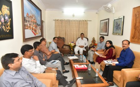 नगर विकास मंत्री ने समीक्षा बैठक में दिए निर्देश