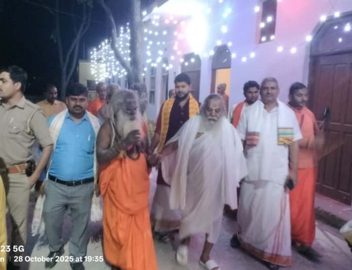 पंचकुंडीय विराट रुद्र महायज्ञ के पांचवें दिन यज्ञ मंडप की परिक्रमा को उमड़ी भीड़