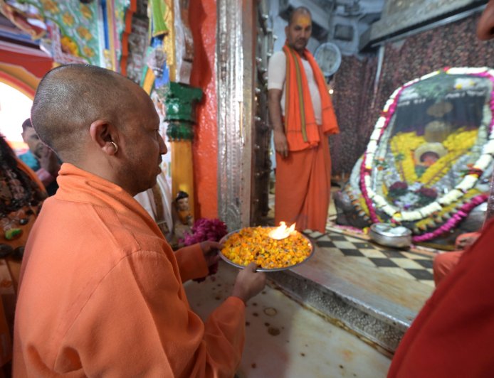 मुख्यमंत्री ने हनुमानगढ़ी में  हनुमान जी  का दर्शन के साथ अयोध्या दौरे की शुरुआत