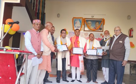 गीता जीवन - संग्राम में शाश्वत विजय का क्रियात्मक प्रशिक्षण है