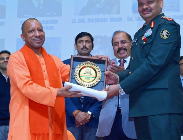 गोरखपुर में देश के पहले सीडीएस जनरल बिपिन रावत ऑडिटोरियम का मुख्यमंत्री ने किया उद्घाटन