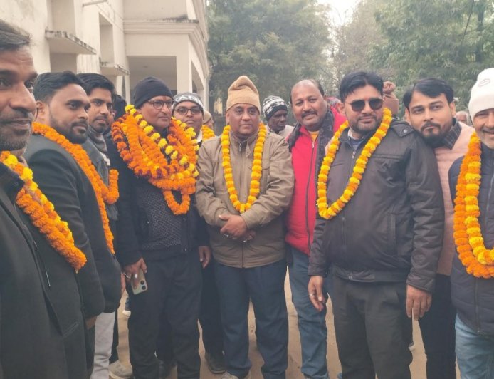 सिविल कोर्ट बार एसोसिएशन फरेंदा के वार्षिक चुनाव प्रेम सिंह अध्यक्ष व अजीत मणि महामंत्री निर्वाचित