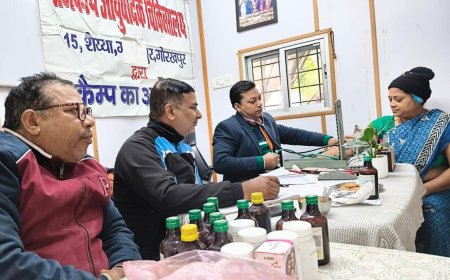 गोरखपुर में आयुर्वेदिक चिकित्सालय ने लगाया स्वास्थ्य शिविर