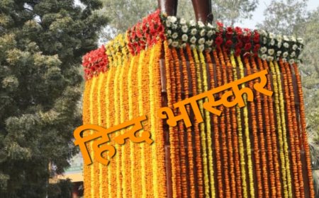 सुभाष चन्द्र बोस की जयंती पर मुख्यमंत्री ने उनके चित्र पर पुष्प अर्पित कर श्रद्धांजलि दी