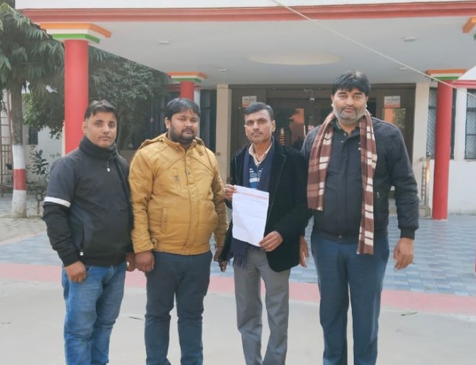 पत्रकार  के साथ अभद्रता करने के संबंध में इंडियन जर्नलिस्ट एसोसिएशन ने जिलाधिकारी महराजगंज को दिया ज्ञापन।