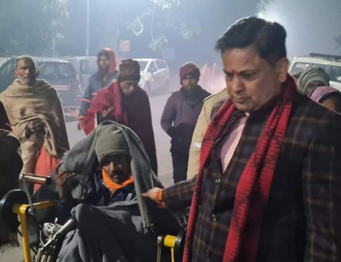 दिव्यांग कृत्रिम उपकरण एवं कंबल वितरित करने वृद्धजन, गरीब एवं असहायों के बीच पहुंची ममता चैरिटेबल ट्रस्ट