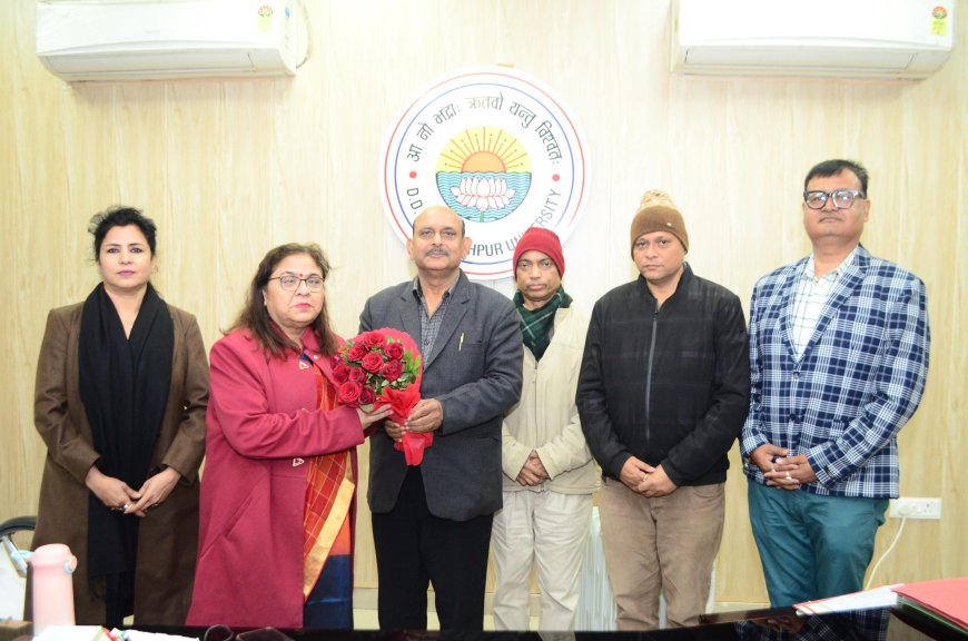 प्रो. रजनीकांत पाण्डेय ने ग्रहण किया राजनीति विज्ञान विभाग के अध्यक्ष का कार्यभार