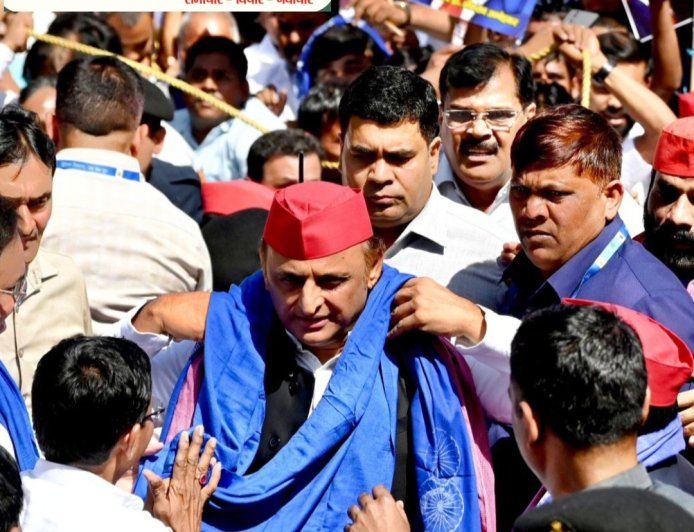 भारतरत्न बाबा साहब डॉ. भीमराव अंबेडकर की जयंती पर अखिलेश यादव ने दी श्रद्धांजलि