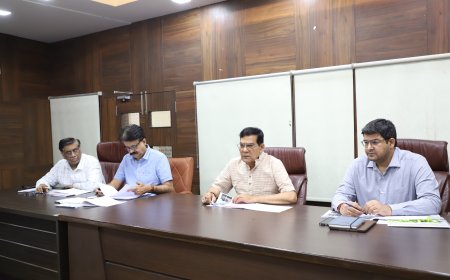 बारिश से पहले सफाई व्यवस्था दुरुस्त करने, बिजली आपूर्ति और नगर विकास कार्यों को लेकर मंत्री ए. के. शर्मा ने की समीक्षा बैठक, अधिकारियों को दिए त्वरित कार्रवाई के निर्देश