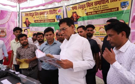 एक्शन मोड में ऊर्जा मंत्री सठियांव मेगा विद्युत शिविर में सुनी उपभोक्ताओं की समस्याएं