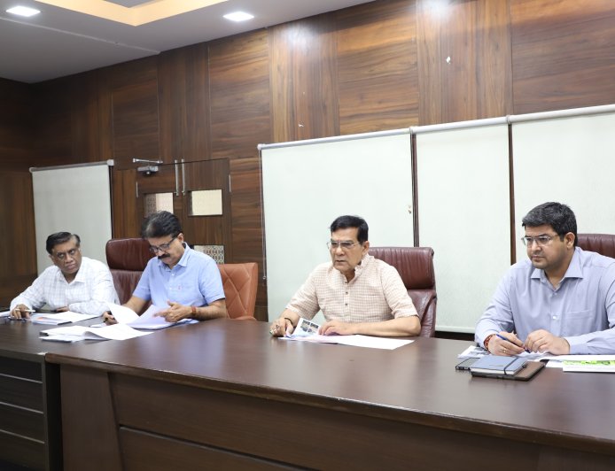 बारिश से पहले सफाई व्यवस्था दुरुस्त करने, बिजली आपूर्ति और नगर विकास कार्यों को लेकर मंत्री ए. के. शर्मा ने की समीक्षा बैठक, अधिकारियों को दिए त्वरित कार्रवाई के निर्देश