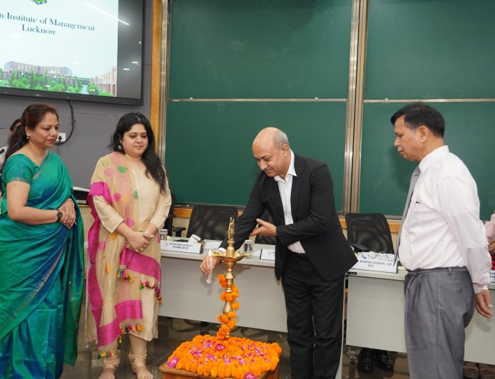औद्योगिक इकोसिस्टम को मजबूती: जिला उद्योग अफसरों को इन्वेस्ट यूपी दिला रहा आईआईएम में बिजनेस ट्रेनिंग