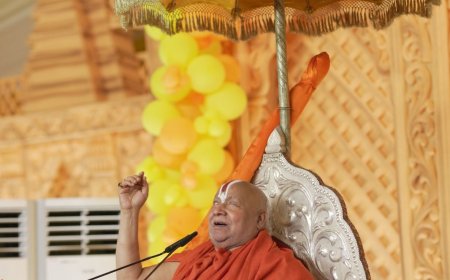राम कथा का  चौथा दिन....   महतारी शब्द में निहित है वात्सल्य का अद्भुत भाव : रामभद्राचार्य