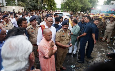 लखनऊ अग्निकांड मामले में बिल्डिंग मालिक सहित 3 गिरफ्तार ,4 अधिकारी सस्पेंड