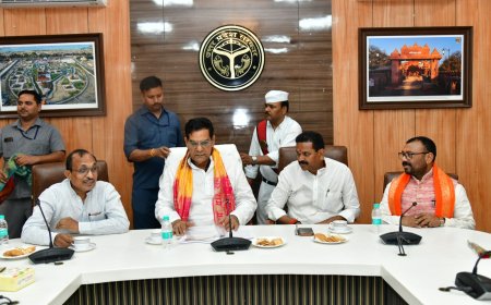 प्रयागराज में ऊर्जा एवं विकास कार्यों की समीक्षा, मंत्री ए के शर्मा ने अधिकारियों को दिए सख्त निर्देश