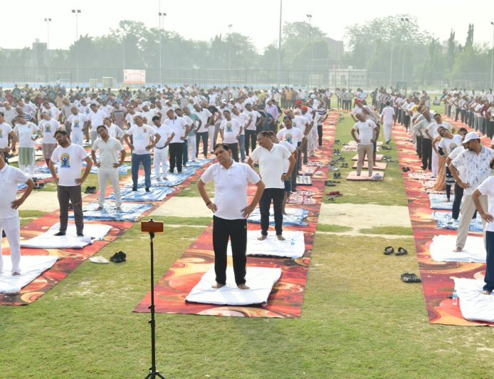 योग भारत की विश्व को दी गई अमूल्य धरोहर, इसे जीवन का अभिन्न अंग बनाएं :  ए.के. शर्मा