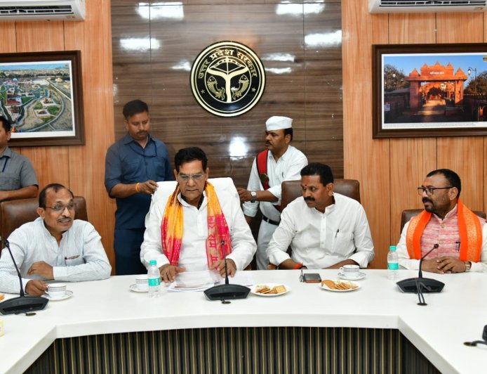 प्रयागराज में ऊर्जा एवं विकास कार्यों की समीक्षा, मंत्री ए के शर्मा ने अधिकारियों को दिए सख्त निर्देश