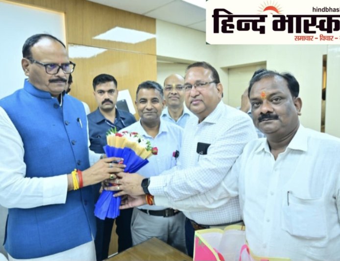 फार्मासिस्ट एसोसिएशन ने उपमुख्यमंत्री ब्रजेश पाठक को सौंपा मांग पत्र, लंबित मांगों पर कि चर्चा