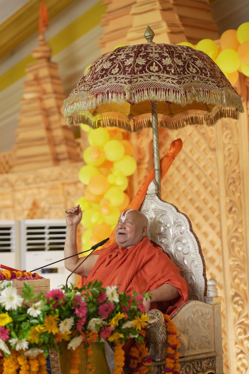 राम कथा का  चौथा दिन....   महतारी शब्द में निहित है वात्सल्य का अद्भुत भाव : रामभद्राचार्य