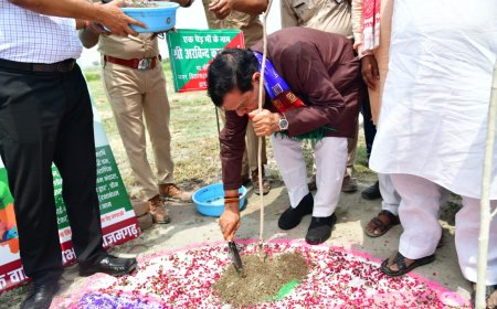 नगर विकास एवं ऊर्जा मंत्री  ए.के. शर्मा की मौजूदगी में आजमगढ़ में जनभागीदारी से बना 65 लाख पौधरोपण का नया कीर्तिमान