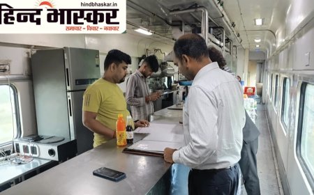 पेंट्रीकार का औचक निरीक्षण, 1140 पानी की बोतलें जब्त, एजेंसी पर होगी कार्रवाई