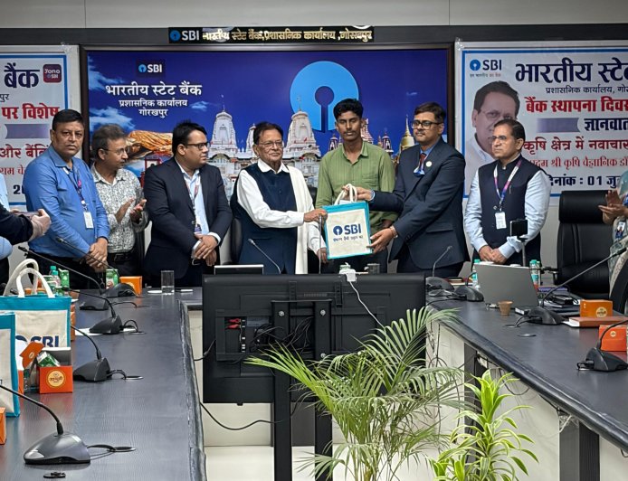 एसबीआई स्थापना दिवस पर गोरखपुर के किकबॉक्सर सनी सिंह को 'युवा प्रतिभा' सम्मान