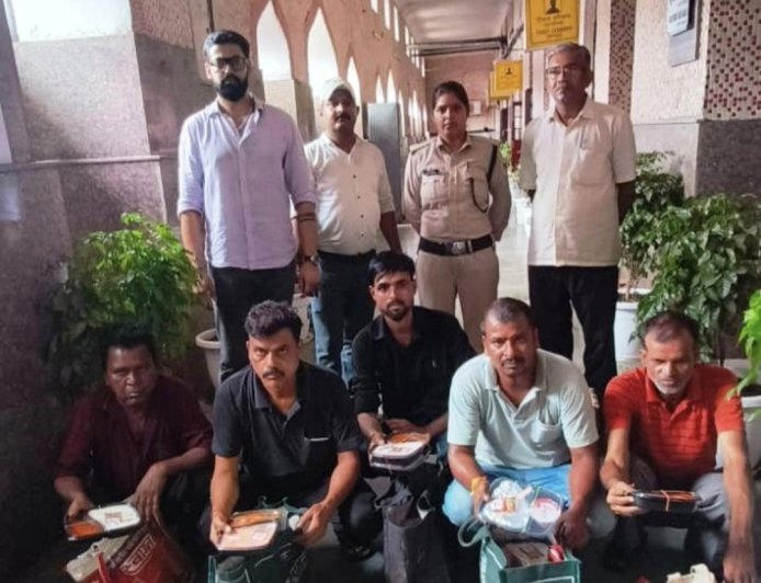 लखनऊ मंडल में अवैध वेंडरों पर रेलवे का शिकंजा, जून-जुलाई में 65 अनधिकृत विक्रेता पकड़े गए