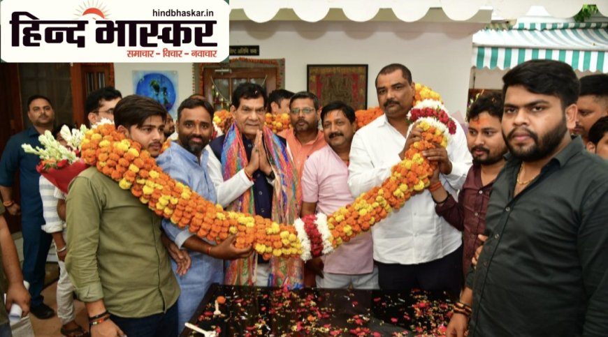 मंत्री ए.के. शर्मा का जन्मदिन धूमधाम से मनाया गया, लखनऊ आवास पर शुभचिंतकों का लगा तांता