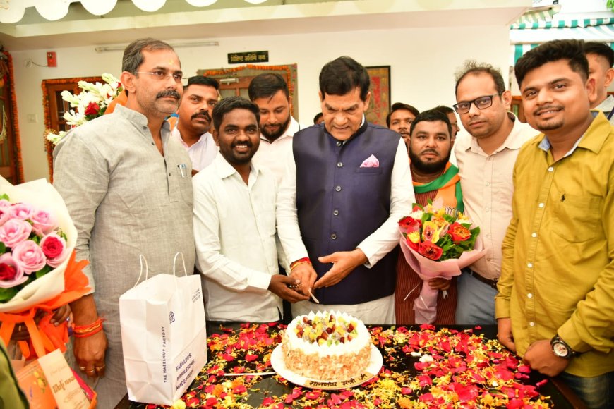 धूमधाम से मनाया गया नगर विकास एवं ऊर्जा मंत्री  ए. के. शर्मा का जन्मदिन