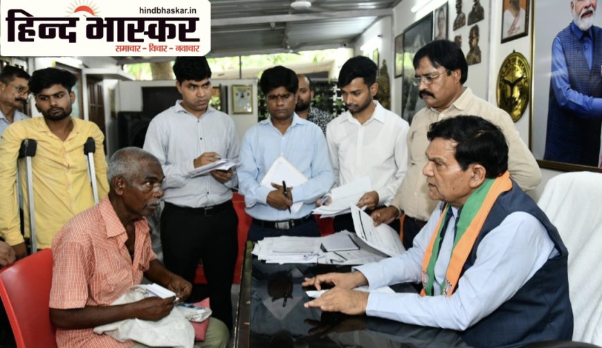 मंत्री ए.के. शर्मा ने लखनऊ में की जनसुनवाई, समस्याओं के त्वरित निस्तारण के दिए निर्देश