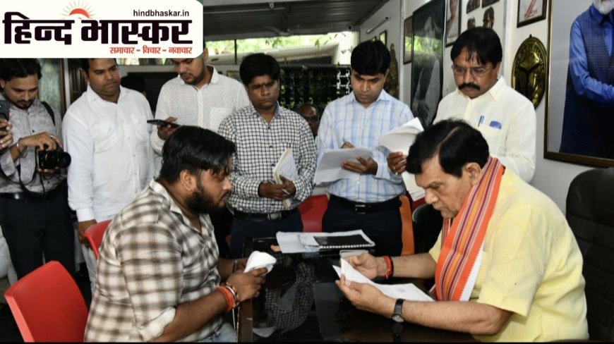 नगर विकास मंत्री ए.के. शर्मा ने लखनऊ में सुनीं लोगों की समस्याएं, विद्युत और पेयजल से जुड़े मुद्दे प्रमुख
