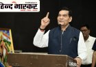 मऊ में मंत्री ए.के. शर्मा ने किया ध्वजारोहण, कहा- स्वतंत्रता सेनानियों के बलिदान से ही मिली आजादी की सांस