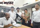 राप्तीसागर एक्सप्रेस में जापानी बच्ची बर्थ से गिरी, ऐशबाग में रेलवे डॉक्टरों ने किया तुरंत इलाज - जापानी यात्रियों ने जताया आभार