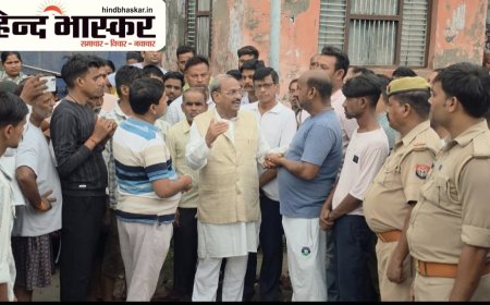 सिसवा के विवादित अमृत सरोवर में डूबे 3 किशोरों का अंतिम संस्कार, परिजनों ने EO और JE का नाम FIR में जोड़ने की मांग की