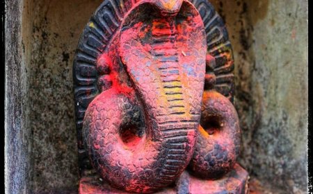 हमारी संस्कृति में देव स्वरूप हैं नाग- डॉ ०ए०के० पाण्डेय