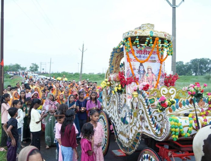 बारिश पर भारी पड़ी आस्था, तीन हजार श्रद्धालुओं ने किया सामूहिक जलाभिषेक