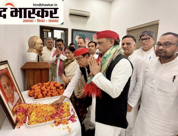 जनेश्वर मिश्र की जयंती पर अखिलेश ने अर्पित की श्रद्धांजलि, प्रदेशभर में मनाया गया जयंती समारोह