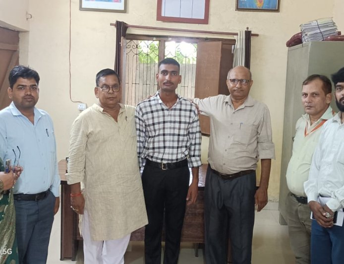 बीएससी छात्र सुशील गुप्ता का सेना में चयन, महाविद्यालय परिवार ने दी बधाई