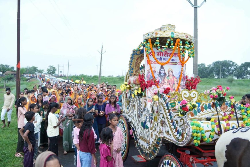 बारिश पर भारी पड़ी आस्था, तीन हजार श्रद्धालुओं ने किया सामूहिक जलाभिषेक
