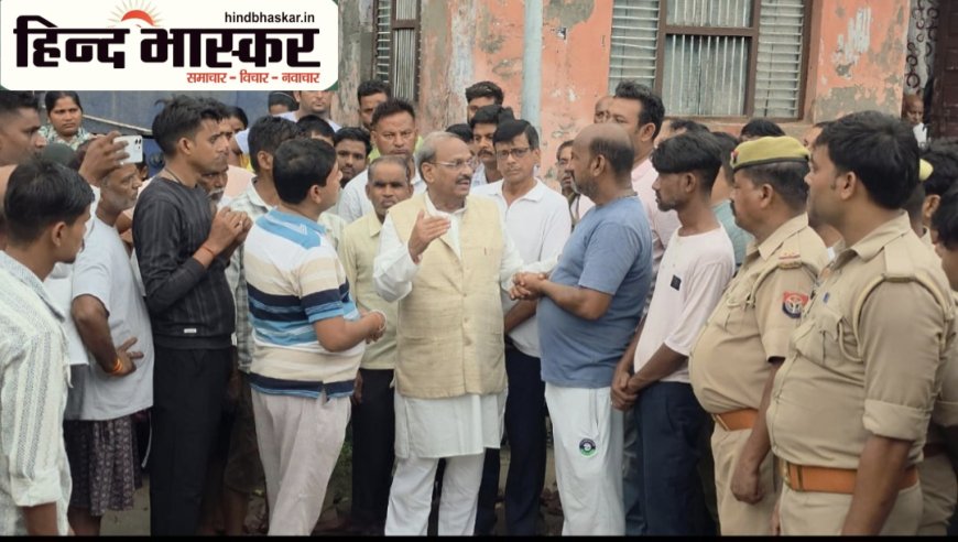 सिसवा के विवादित अमृत सरोवर में डूबे 3 किशोरों का अंतिम संस्कार, परिजनों ने EO और JE का नाम FIR में जोड़ने की मांग की