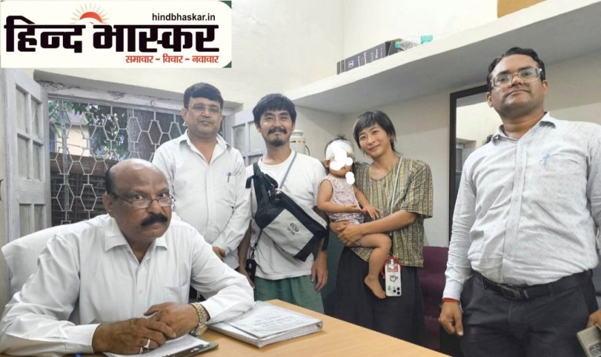 राप्तीसागर एक्सप्रेस में जापानी बच्ची बर्थ से गिरी, ऐशबाग में रेलवे डॉक्टरों ने किया तुरंत इलाज - जापानी यात्रियों ने जताया आभार