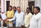 गोरखपुर में शिक्षामित्रों ने मुख्यमंत्री को संबोधित ज्ञापन BSA को सौंपा, 26 वर्षों की सेवा का हवाला देकर स्थायी समाधान की मांग