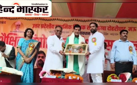 मऊ में बोले ऊर्जा मंत्री ए के शर्मा, "अब मऊ को कट्टे की नहीं, कंप्यूटर की जरूरत"