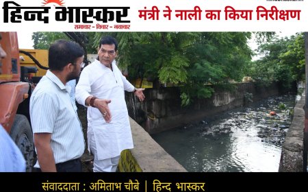 लखनऊ में बारिश के बीच सड़कों पर उतरे मंत्री ए.के. शर्मा, जलभराव वाले इलाकों का किया निरीक्षण