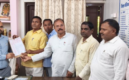 गोरखपुर में शिक्षामित्रों ने मुख्यमंत्री को संबोधित ज्ञापन BSA को सौंपा, 26 वर्षों की सेवा का हवाला देकर स्थायी समाधान की मांग