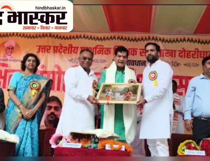 मऊ में बोले ऊर्जा मंत्री ए के शर्मा, "अब मऊ को कट्टे की नहीं, कंप्यूटर की जरूरत"