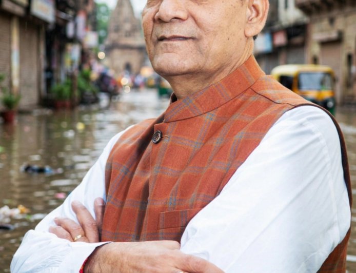 वाराणसी में जलभराव पर एक्शन: मंत्री ए.के. शर्मा के निर्देश पर अधिशासी अभियंता पवन कुमार गुप्ता सस्पेंड